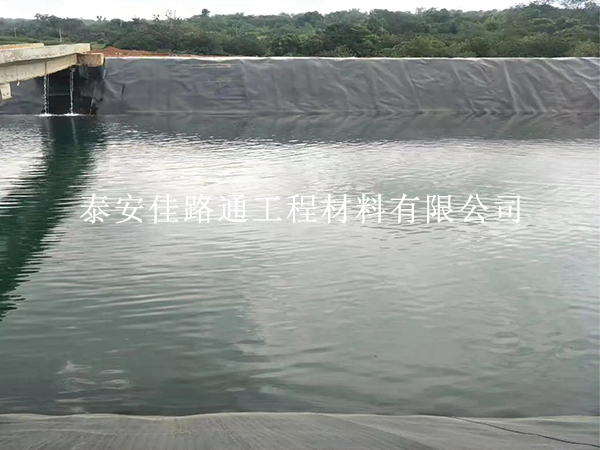 蓄水池防滲膜焊接怎么做到無縫?6 個(gè)技巧讓焊縫滴水不漏 蓄水池防滲膜焊接怎么做到無縫?6 個(gè)技巧讓焊縫滴水不漏
